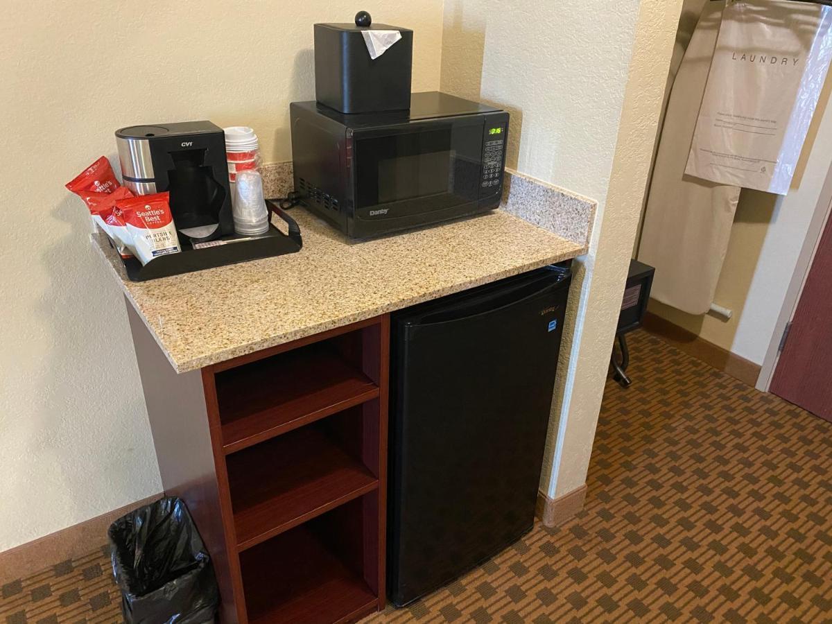 Cobblestone Hotel & Suites - Broken Bow エクステリア 写真