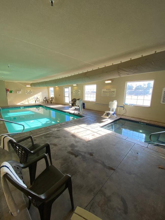 Cobblestone Hotel & Suites - Broken Bow エクステリア 写真