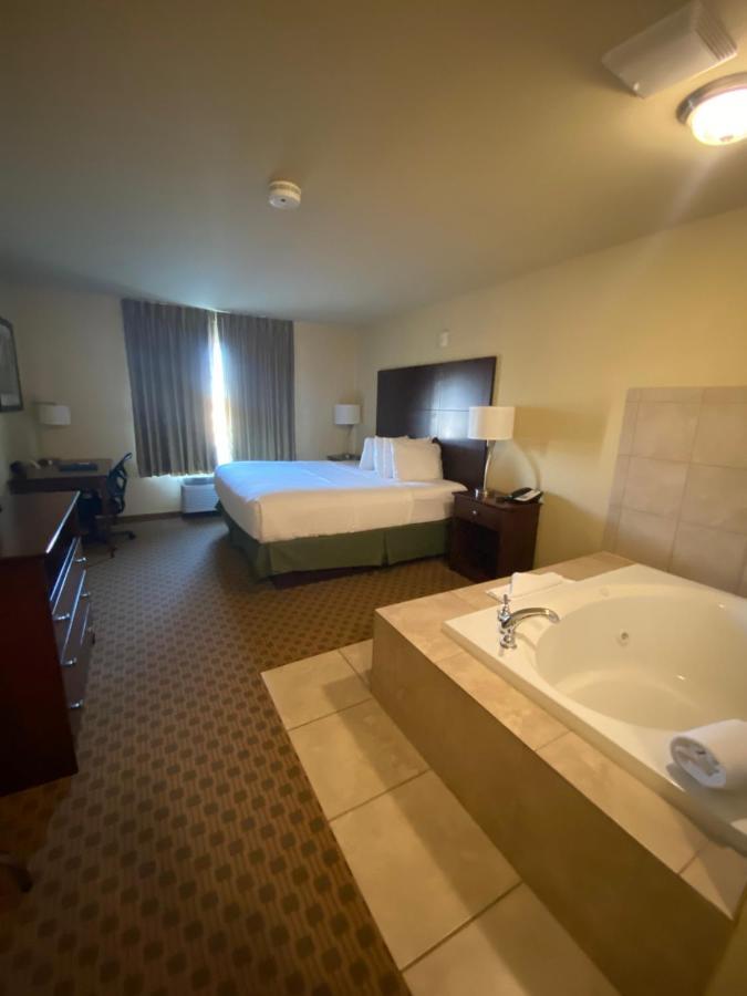 Cobblestone Hotel & Suites - Broken Bow エクステリア 写真
