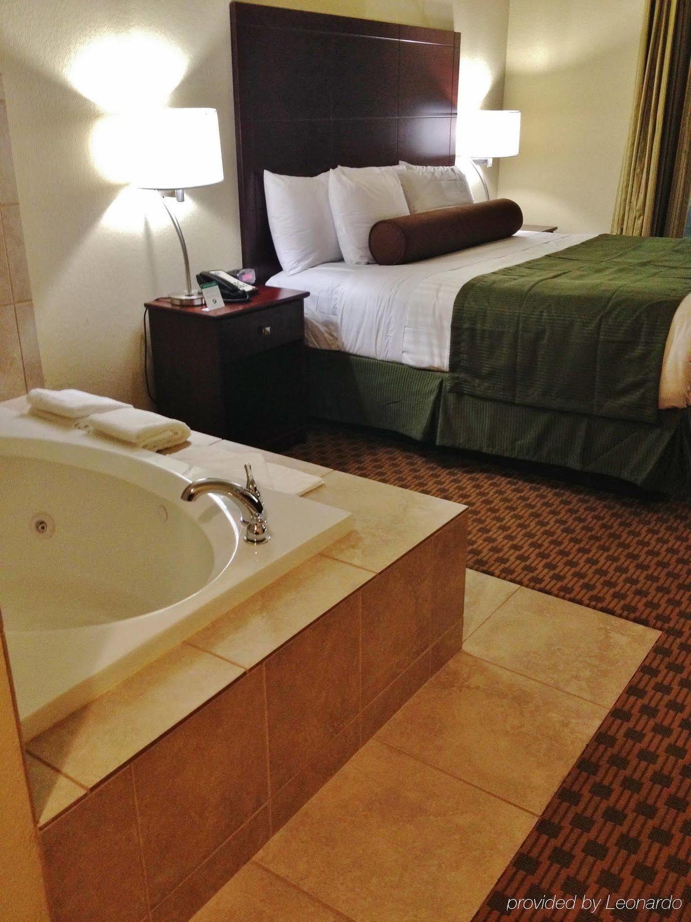 Cobblestone Hotel & Suites - Broken Bow エクステリア 写真