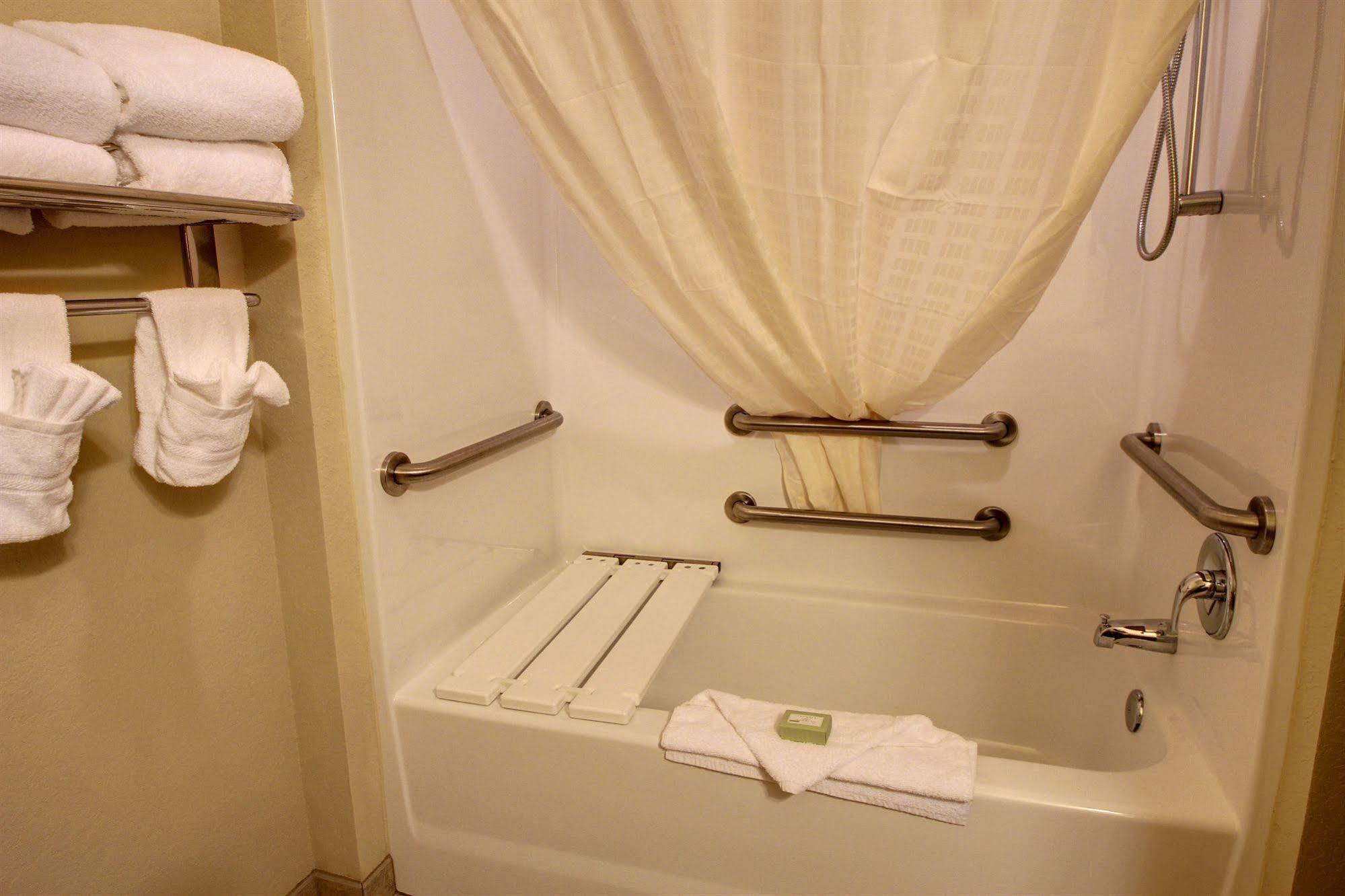 Cobblestone Hotel & Suites - Broken Bow エクステリア 写真