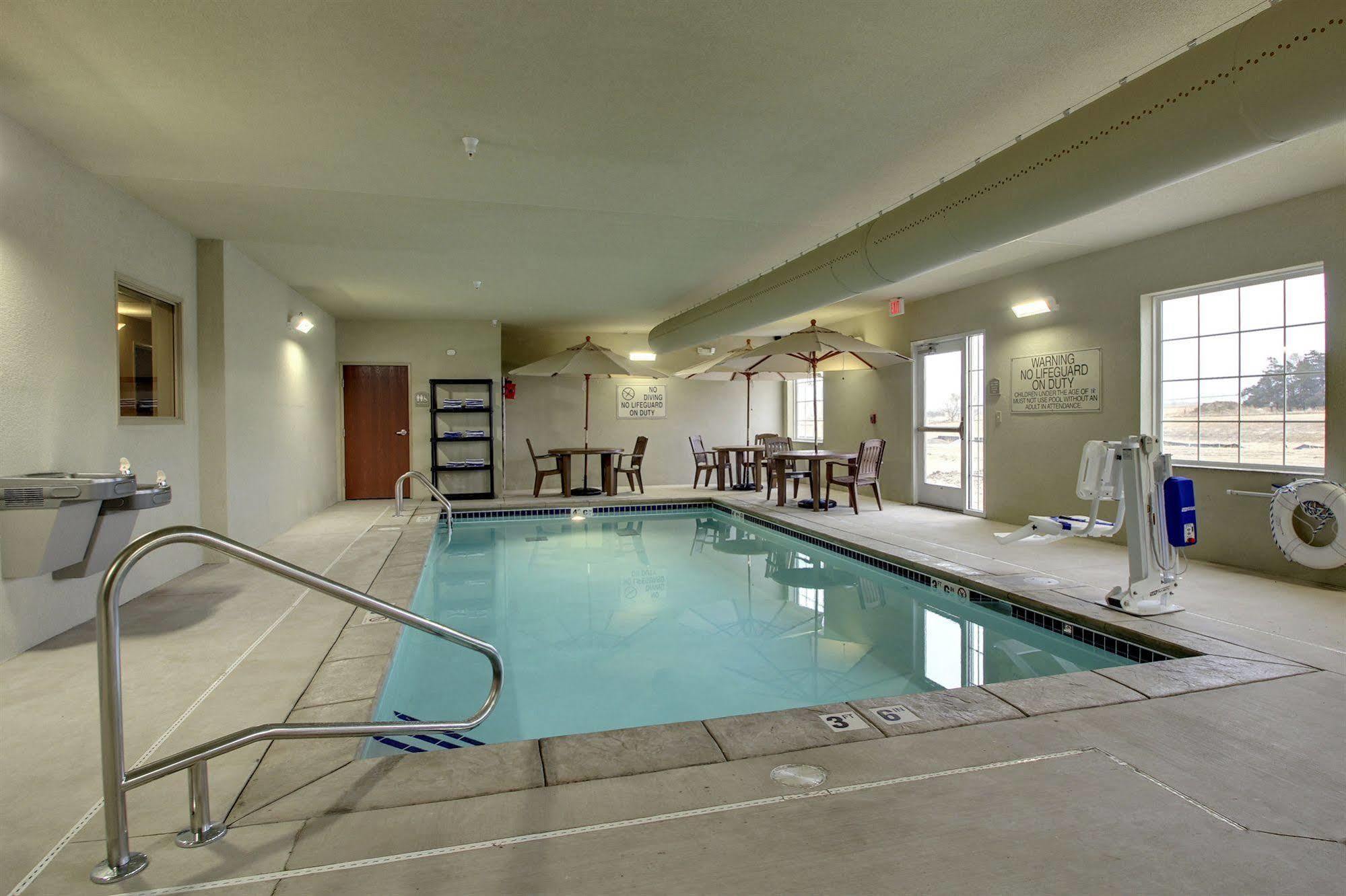 Cobblestone Hotel & Suites - Broken Bow エクステリア 写真